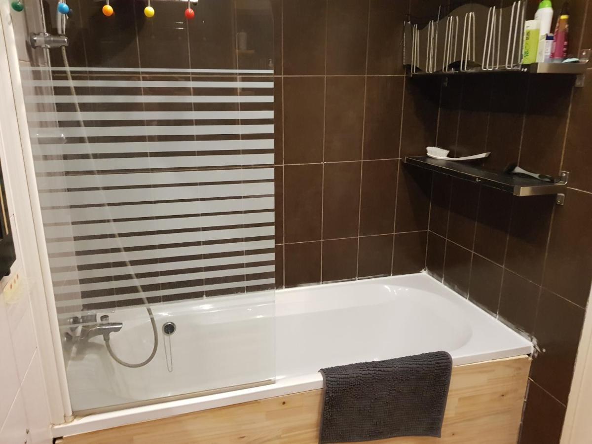Grand Appartement Fonctionnel Et Calme Sur Lyon8 A 2 Pas Du Metro Exterior photo
